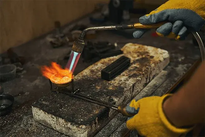 Hand smelting gold